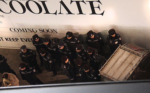 swat_team_iphone_4s_sanlitun.jpg