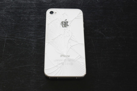 fixing_iphone_4_1_m.jpg