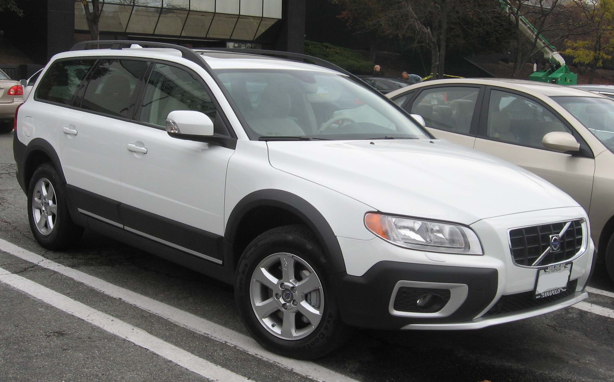 2008-Volvo-XC70-front.jpg