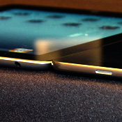 229400221_samsung_v_ipad_thin5.jpg