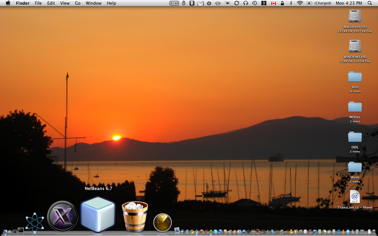 August_09_Desktop_by_jawnx108.png