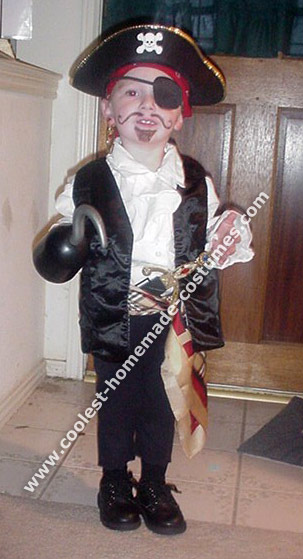 pirate-costume-03.jpg