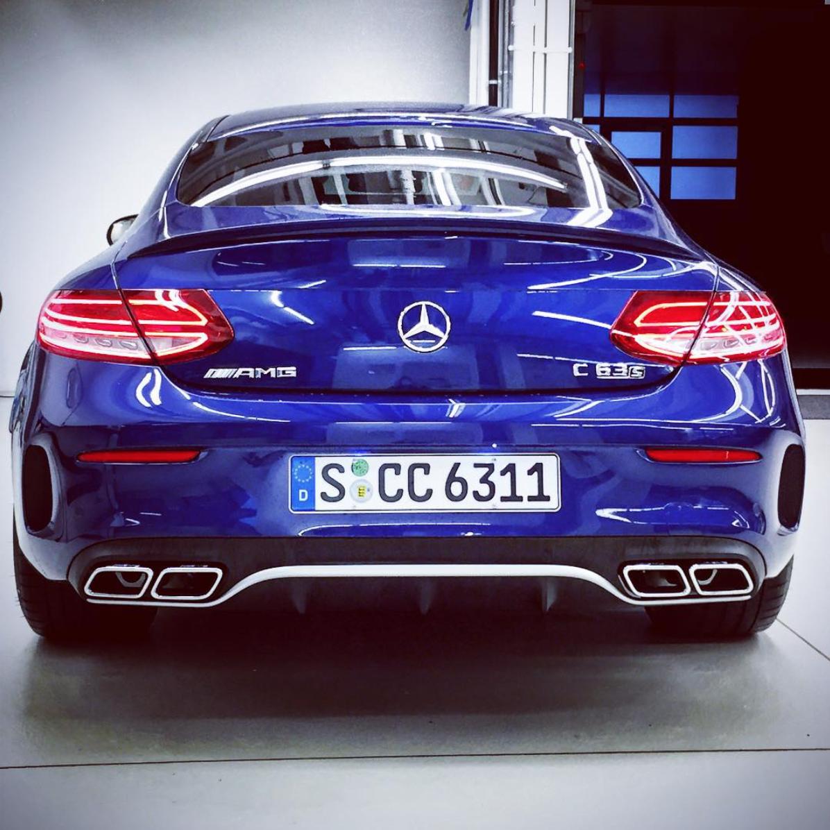 Мерс c63 AMG И девушка