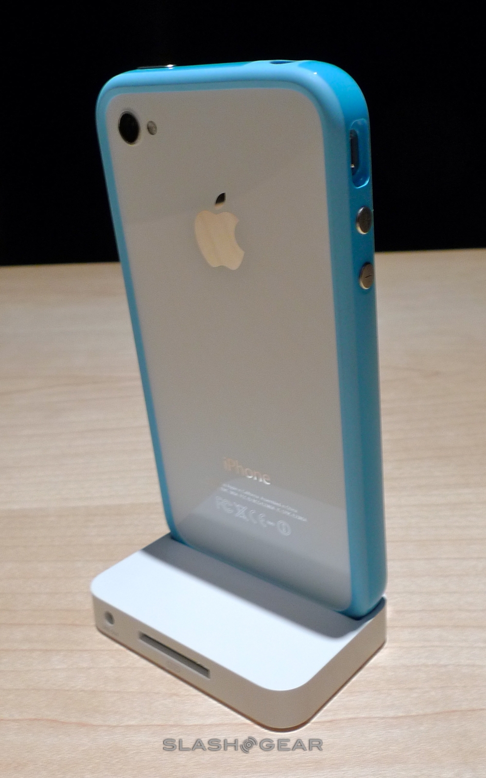 iphone-4-bumper-4-slashgear-.jpg