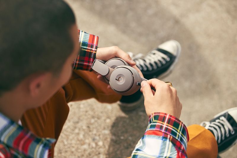 beats-solo-pro-charging-800x533.jpeg