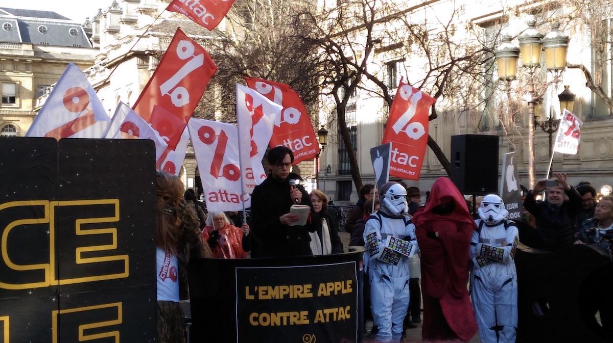 attac-protest-apple-tax.jpg