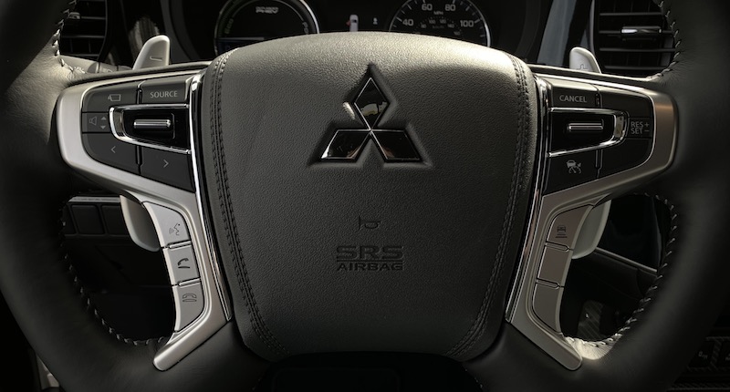 outlander_steering_wheel.jpg