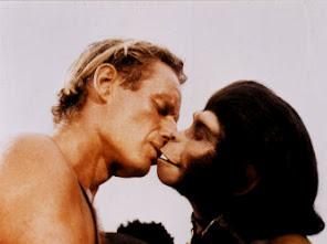 planet-of-the-apes-kiss.jpg