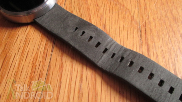 Moto_360_Grey_Leather_Strap_Slots_TA-630x354.jpg