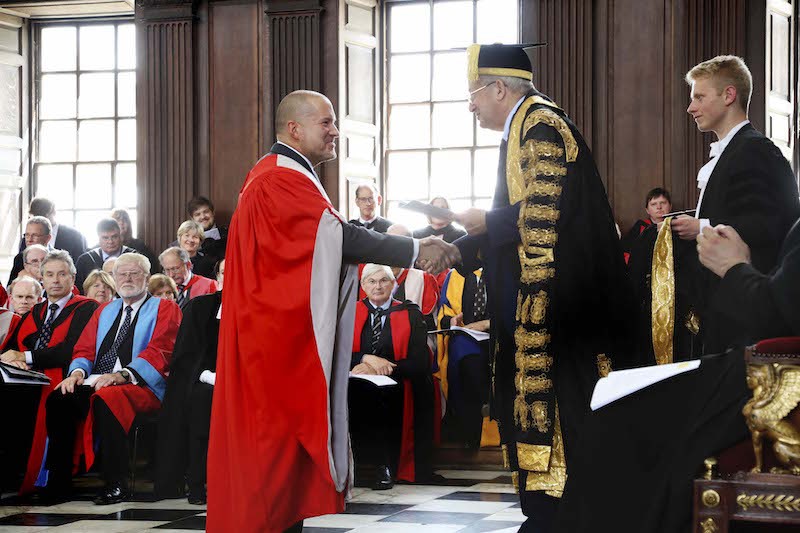 jony-ive-honorary-degree-800x533.jpg