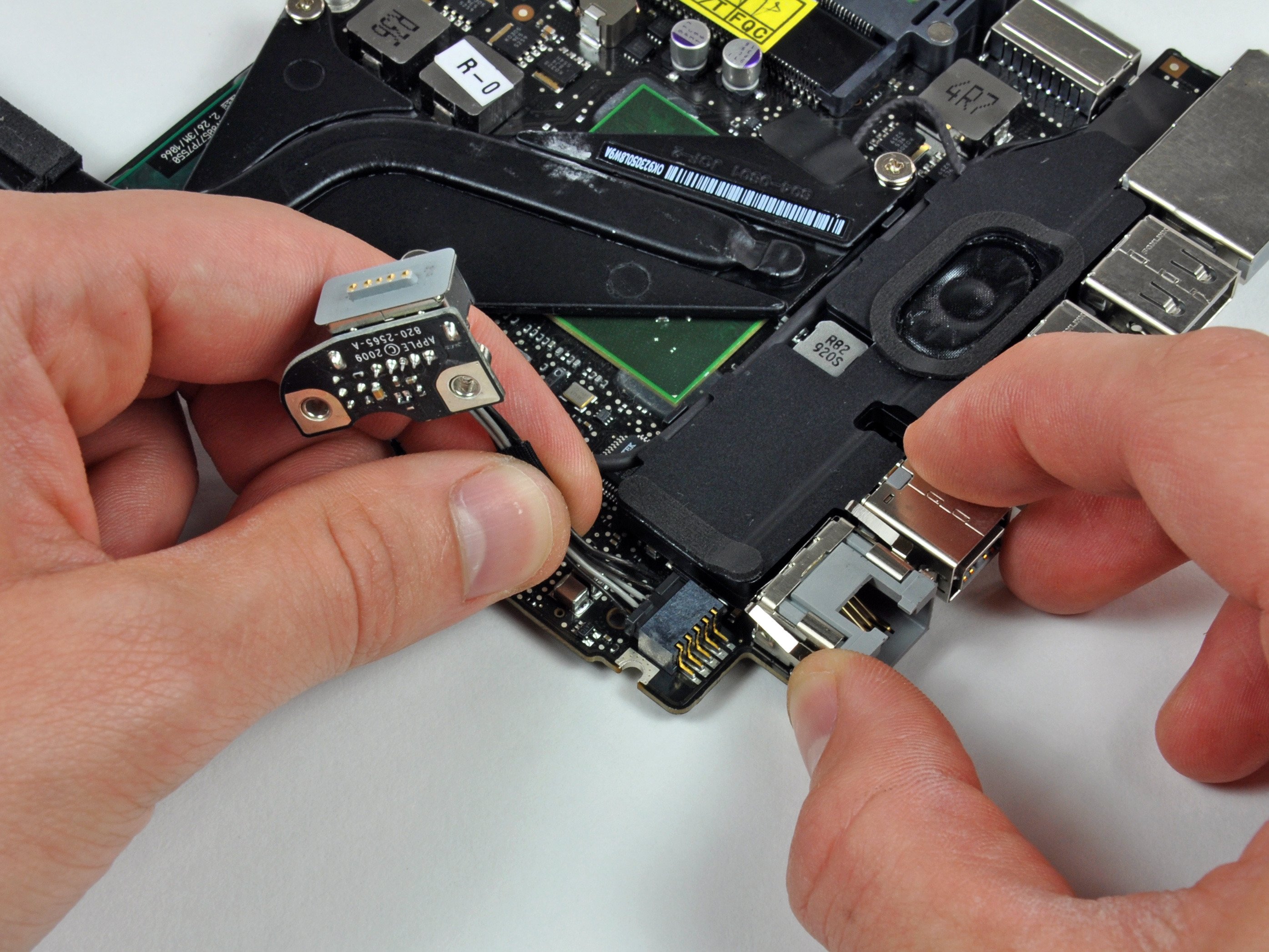 www.ifixit.com