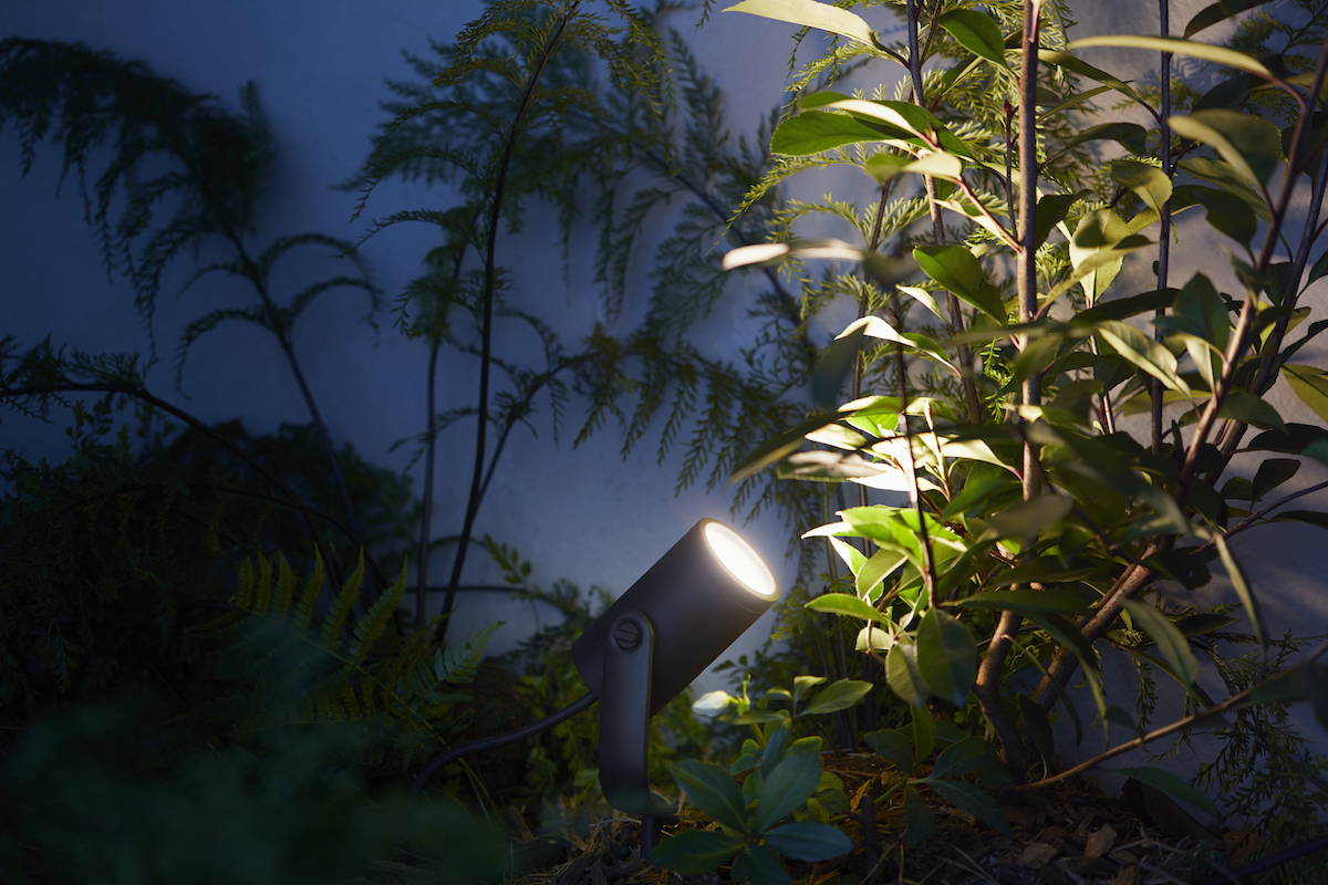philips-hue-outdoor-1.jpg