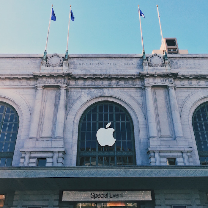 bill_graham_aud_apple_logo.jpg
