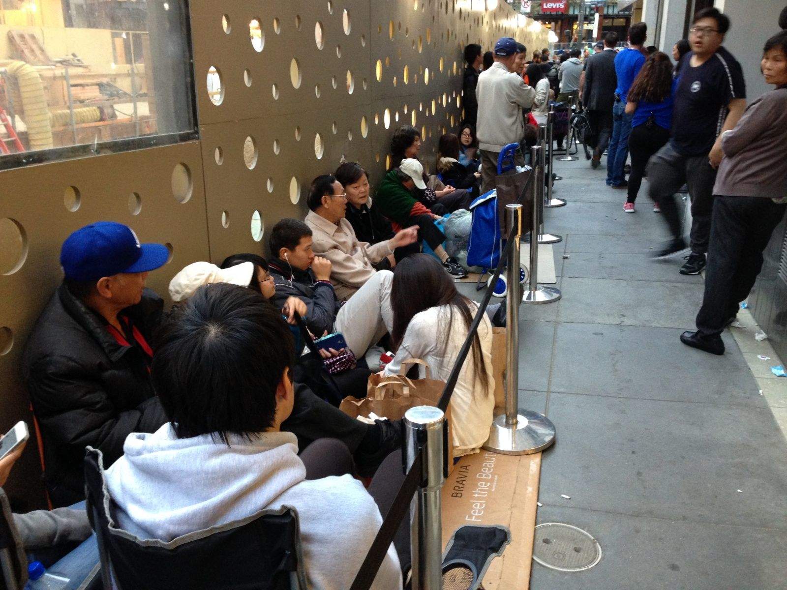 iphone_6_line_san_francisco_1.jpg