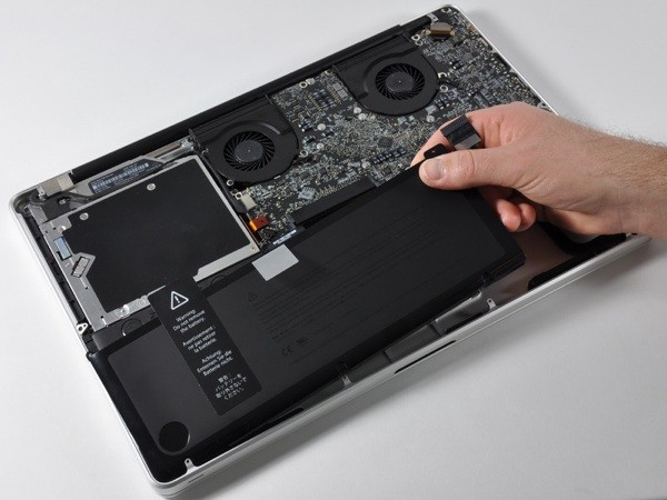 macbook-pro-teardown-02-17-09.jpg