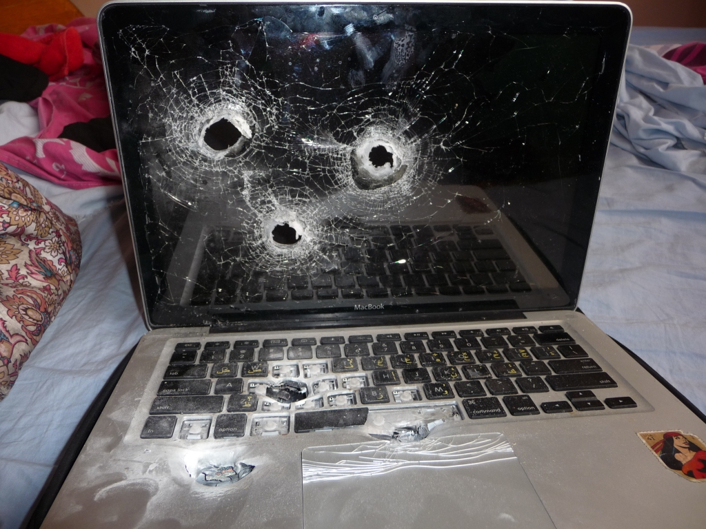 Gunned-apart-MacBook-image-002-.jpg