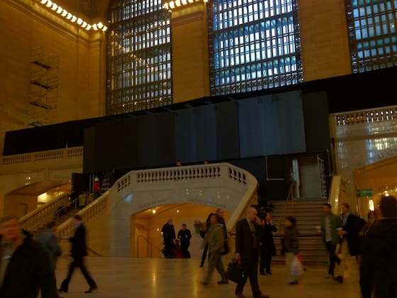 grand_central_terminal_store_barrier.jpg