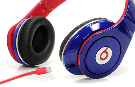 2013-bluered-beats-by-dre-headphone.jpg