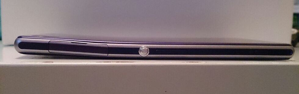 Xperia-Z1-Screen-Bent.jpg