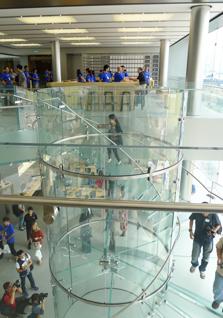apple_Store_staircase.jpg