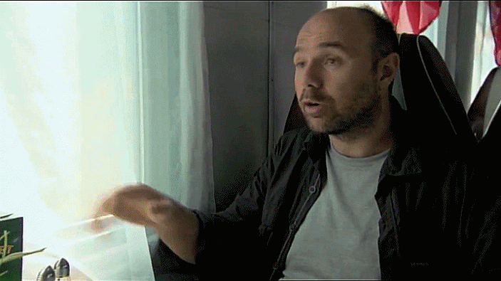 ybG5Au3UhHv4k.gif