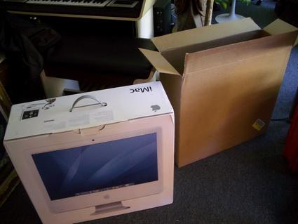 24inch-imac-with-box.jpg