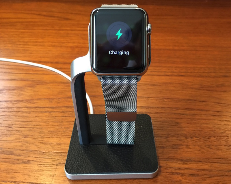 mophie_watch_dock_charging.jpg