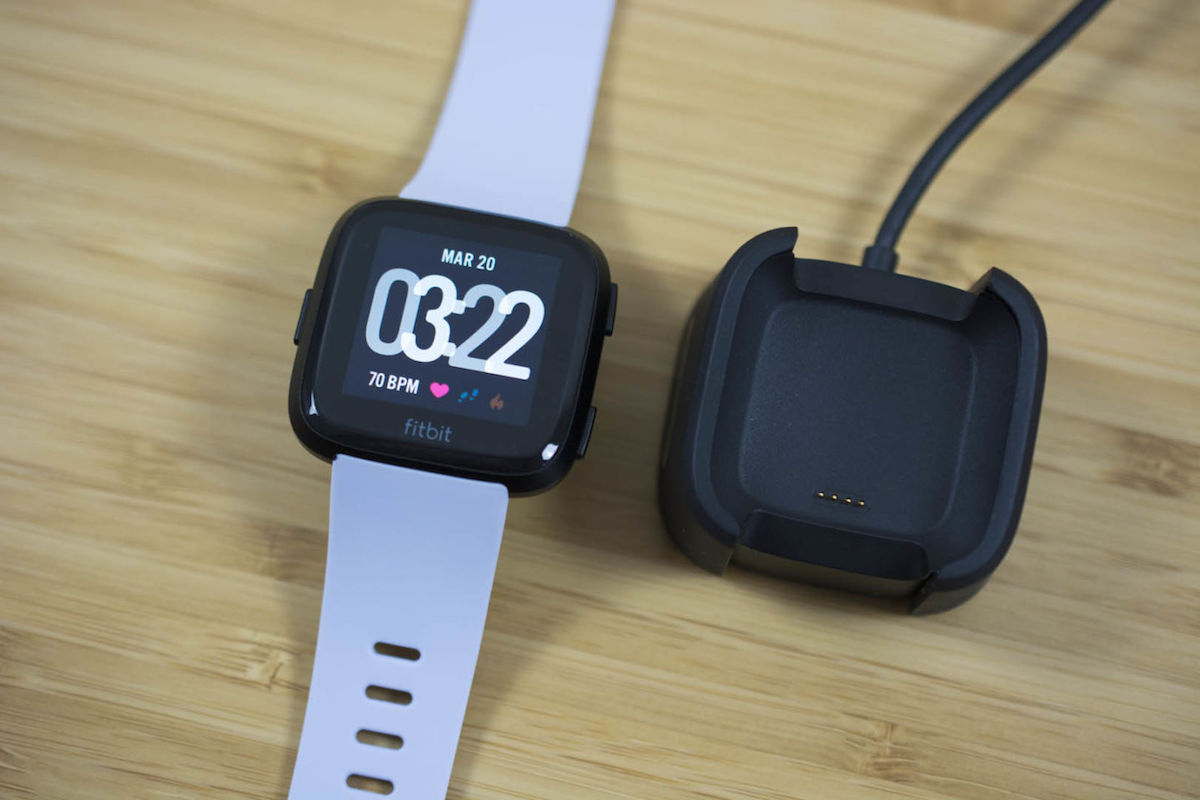 ars-fitbit-versa-cradle.jpg