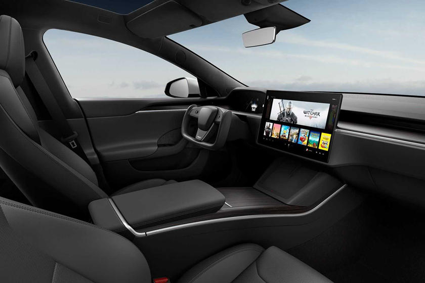 2021-tesla-model-s-plaid-dashboard-carbuzz-805713.jpg