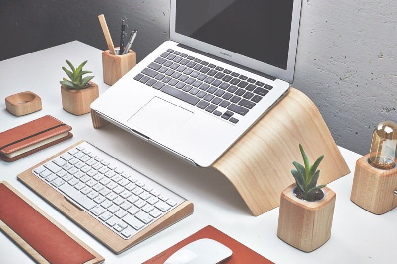 laptopstand2-800x533.jpg
