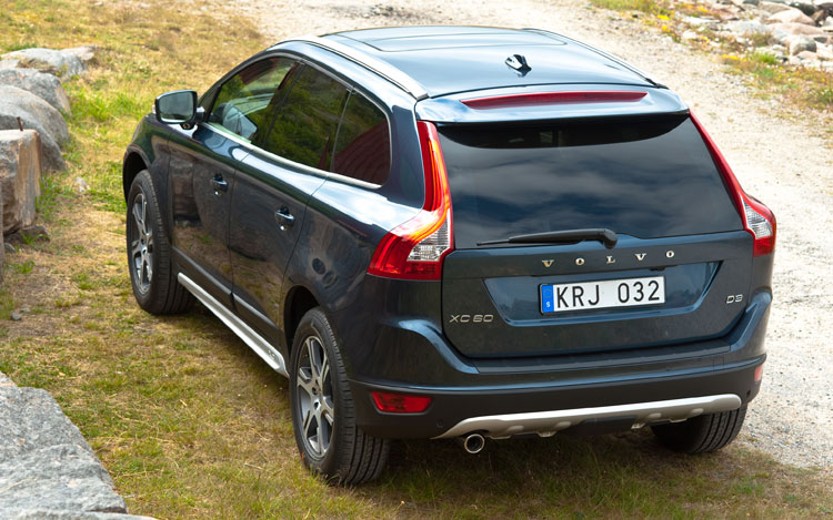 2011-volvo-XC60-rear-view.jpg