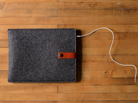 iPad-sleeve-strap-ss-charcoal-felt-brown-leather-lead_1_large.jpg
