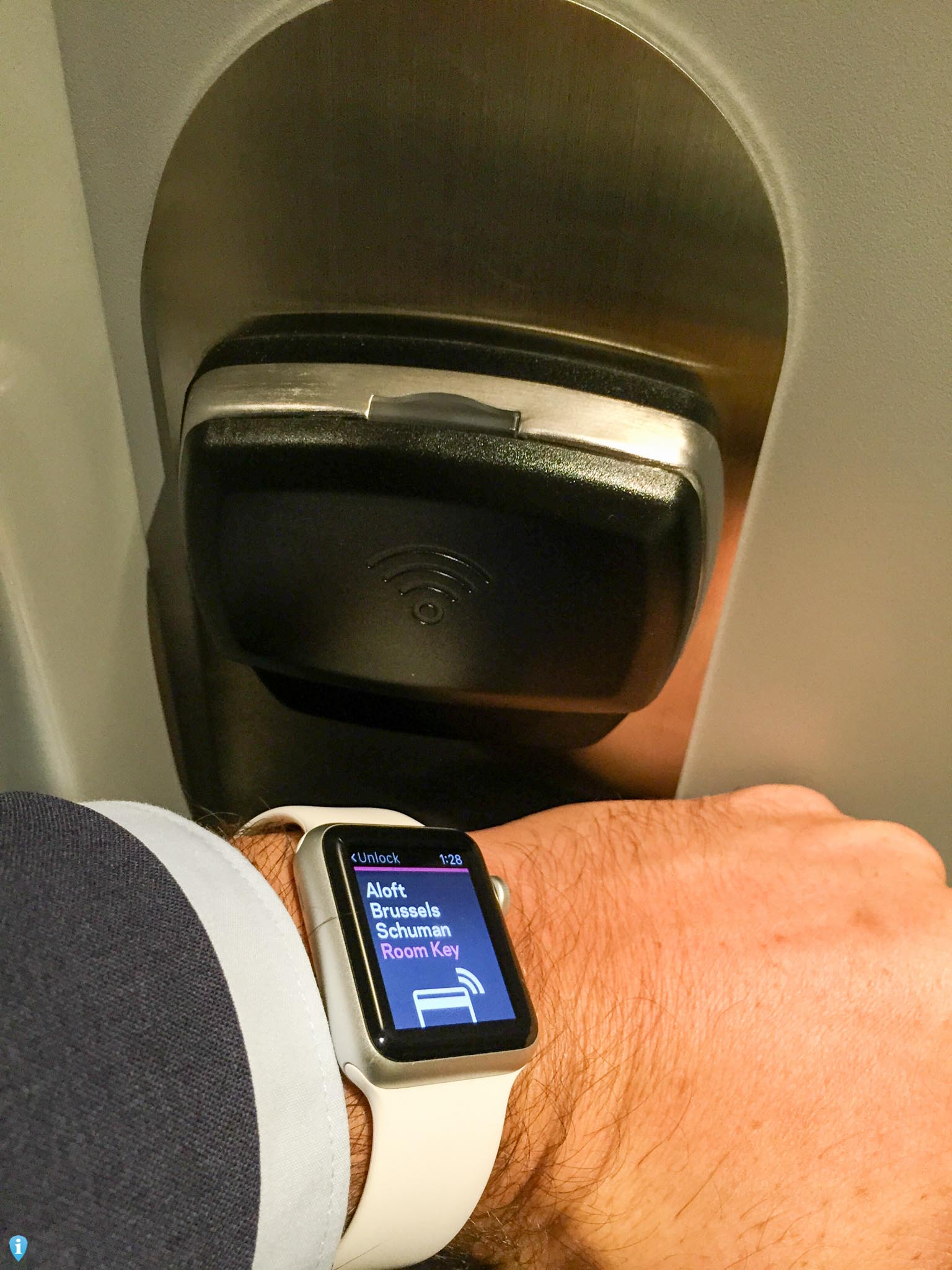 keyless-checkin-aloft-brussel-kamerdeur.jpg