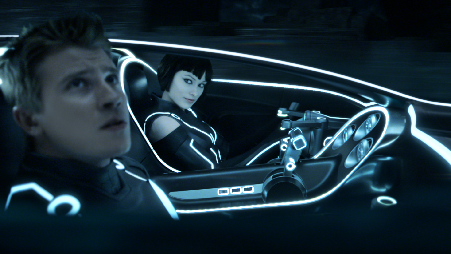 Tron-Legacy-02-Garrett-Hedlund-Olivia-Wilde.jpg