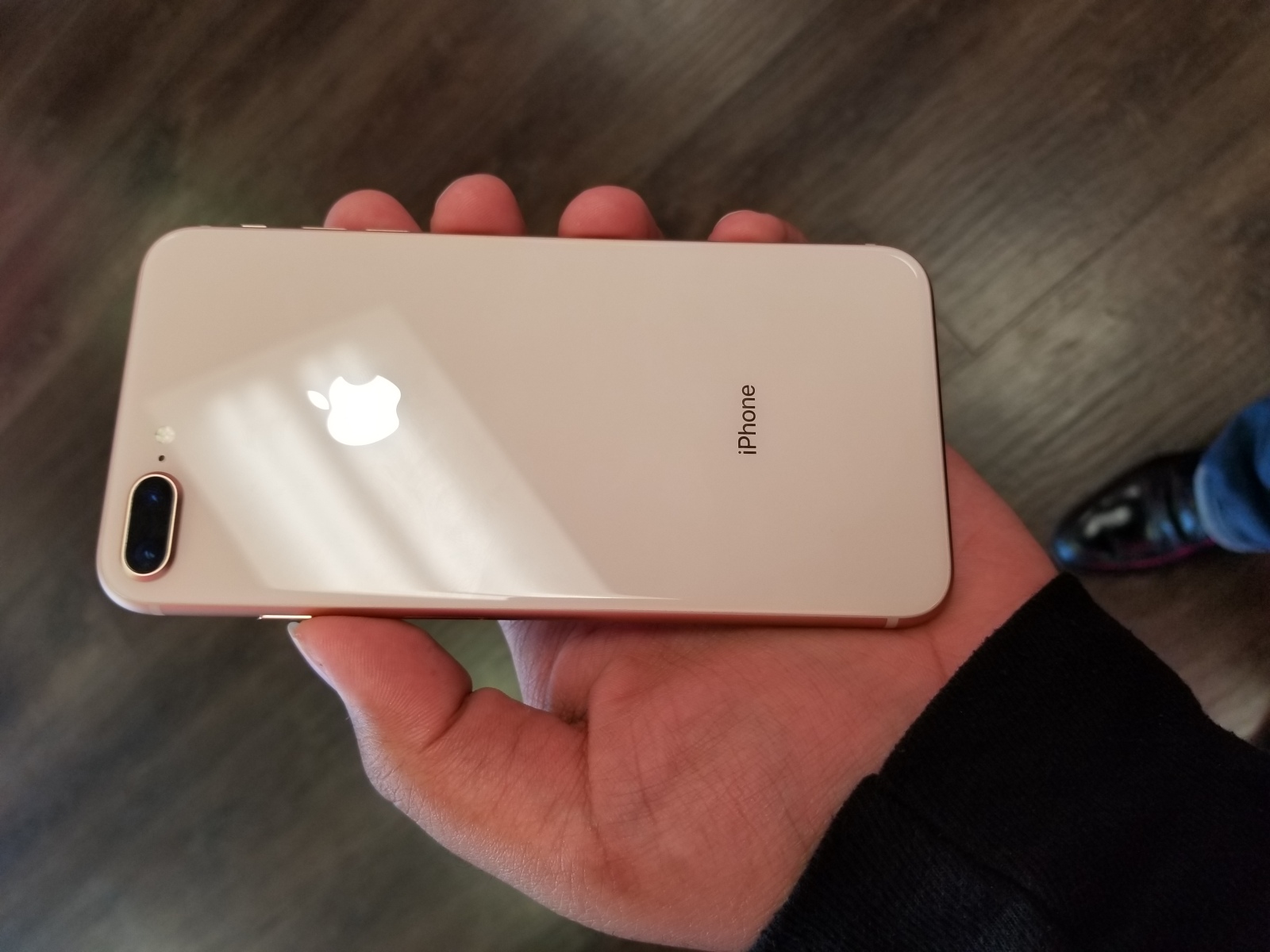 Айфон 8 плюс купить. Iphone 8 Plus Gold. Iphone 8 Plus 64gb. Iphone 8 Plus 64gb золотой. Iphone 8 Plus 64 Gold.