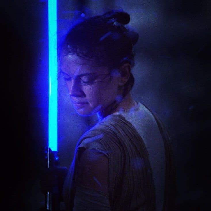 daisy-ridley-marks-the-wrap-of-star-wars-8-how-many-theories-do-we-have-about-rey-s-par-1058941.jpg