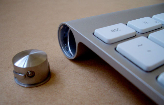 katastrofale dansk Absolut How to open a sealed Wireless Keyboard Battery Cap | MacRumors Forums
