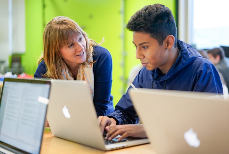 Chicago_teachers_use_Everyone_Can_Code_20171212-800x537.jpg