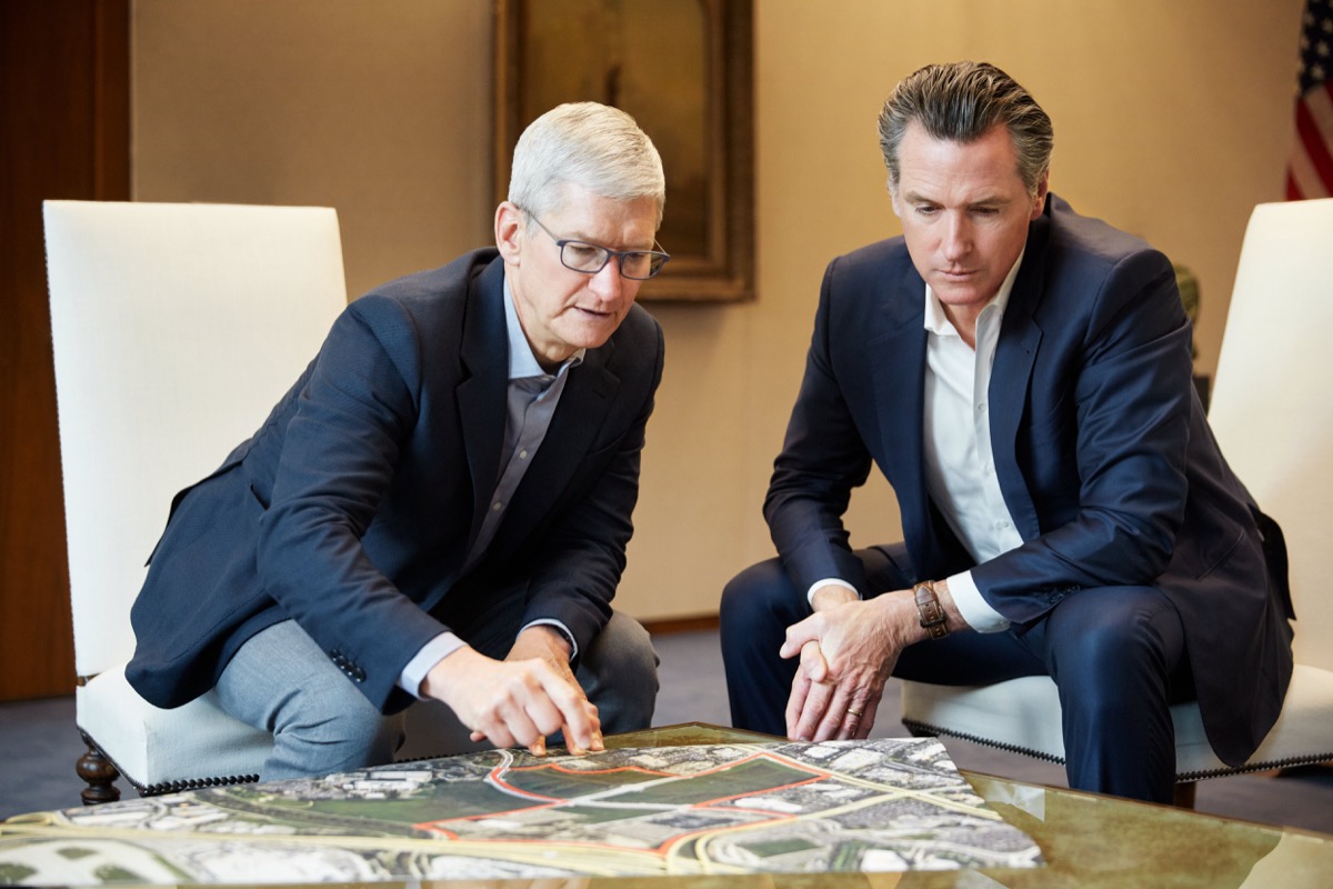 Apple_Destination-Home-Build-Site_Tim-Cook-Gavin-Newsom_102919.jpg