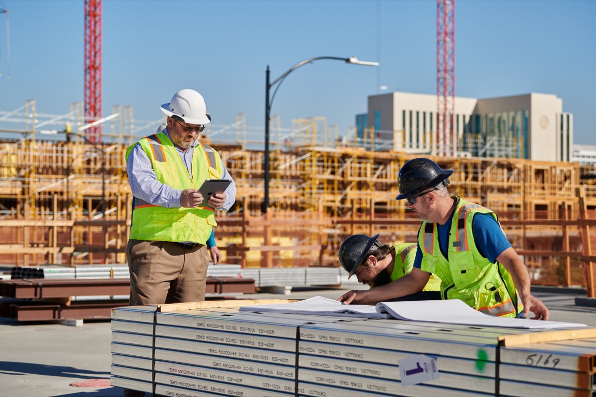 Apple_Destination-Home-Build-Site_Workers-Outside_102919.jpg