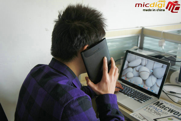 Another-Tablet-Cum-Phone-With-Qualcomm-3G-and-Capacitive-Touchscreen.jpg