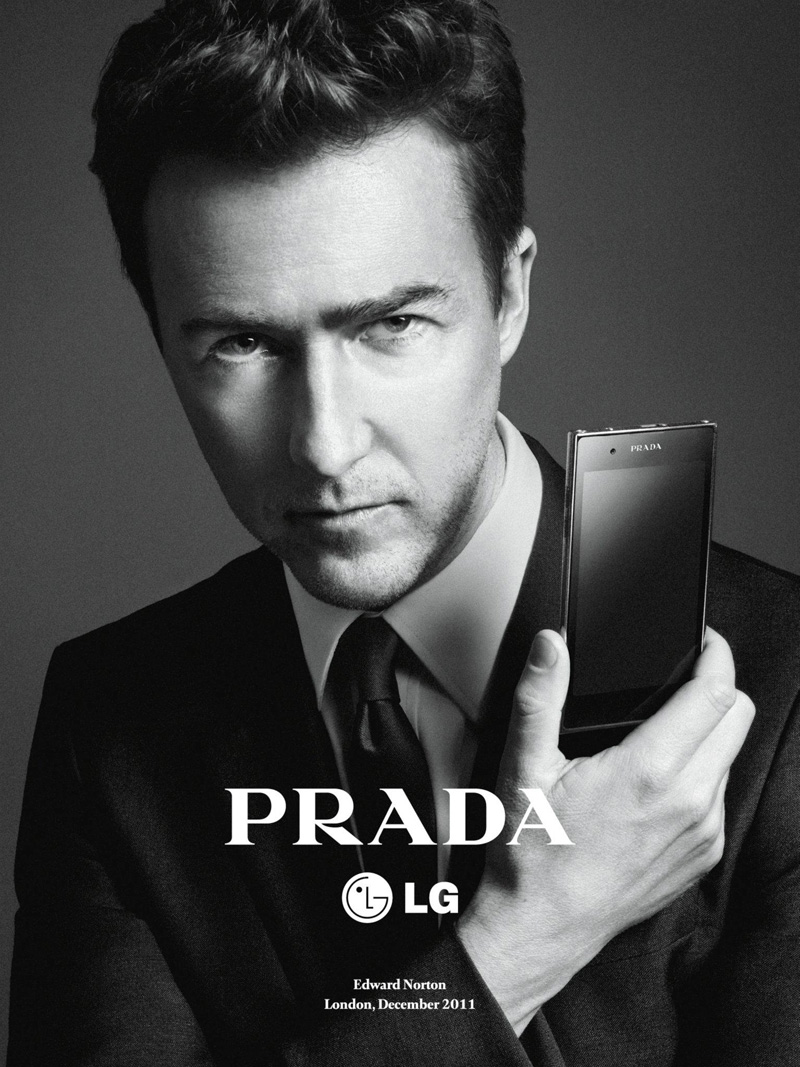Daria-Werbowy-Edward-Norton-Prada-LG-Phone-04.jpg