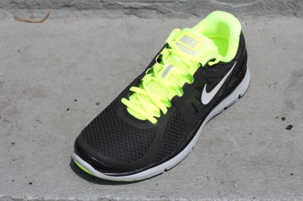 Nike-LunarEclipse+-2-BlackReflective-Silver-Volt-Wolf-Grey-2-600x399.jpg