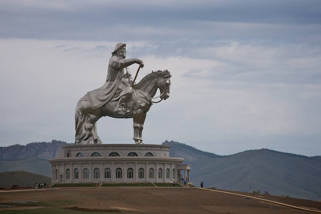 genghis+khan+Chinggis+Khaan+statue+horse+equestrian+mongolia+16.jpg