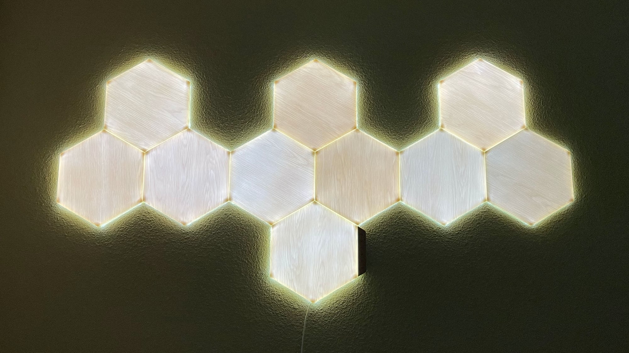 nanoleaf-wall-white-light.jpg