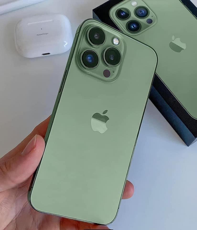 iPhone 13 Pro Alpine Green first actual photo